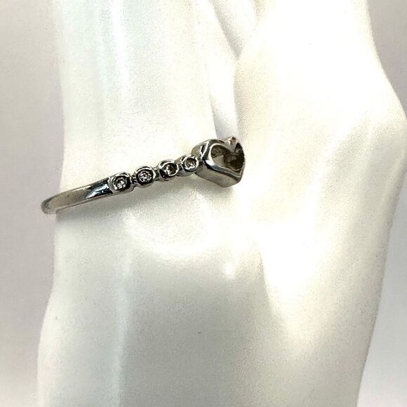 Silver heart rhinestone ring - Picture 9 of 9